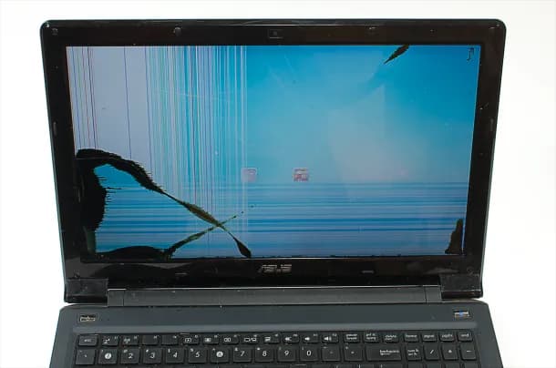 Uszkodzona matryca w laptopie objawy – nie przegap tych sygnałów