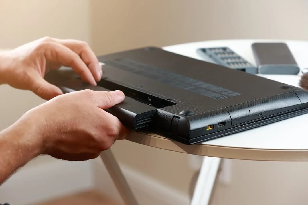 Jak sprawdzić pojemność baterii w laptopie i uniknąć problemów z wydajnością