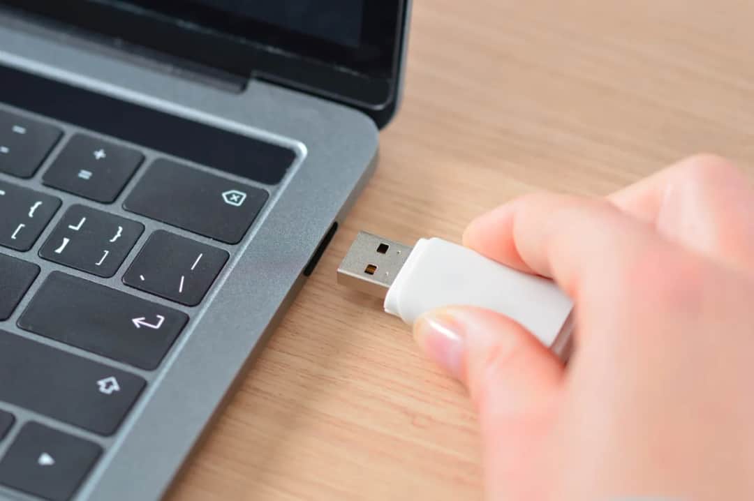 Jak naprawić uszkodzony pendrive i odzyskać cenne dane bez ryzyka
